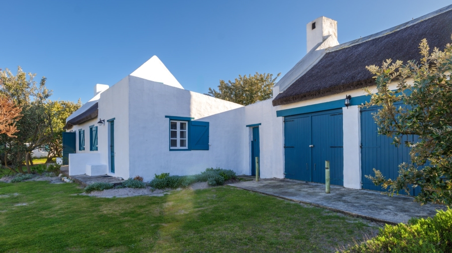 6 Bedroom Property for Sale in Struisbaai Western Cape
